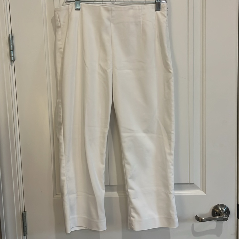 Chaps size 10 white 🐚Coastal 🐚 capri pants NWOT